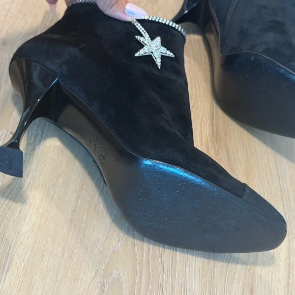 SOLD 🎊Chanel Black Suede Comet star boots - Picture 8 of 9